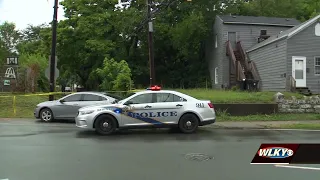 LMPD: Officer shoots, kills man that was trying to carjack undercover police
