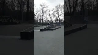 Саша Скринник съехал с мега рампы в скейт-парке