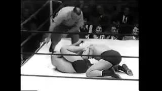 Killer Kowalski vs Antonino Rocca