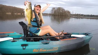 WE CAUGHT Our First BIG FISH In NEW MOTORIZED KAYAKS! (Old Town Sportsman 106 Powered By Minn Kota)