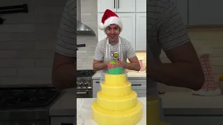 Grinch cake gets Colorful when he lifts the Cup (part 3)