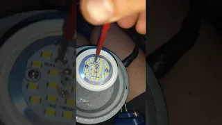 repară un bec led