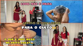 ARRUME-SE COM A GENTE PARA O CULTO 🙌🏽 LOOK MÃE E FILHA, ROXO NO PEITO DELA O QUE É? 😱 Mãe Aos 13