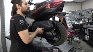 oil change: YAMAHA XMAX 300 scooter