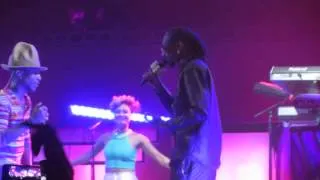 Pharrell Williams w/ Snoop Dogg - Drop It Like It's Hot - Live @ Coachella Festival 4-12-14 in HD