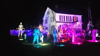 Spooky Peepin' ~ October, 2023: Crazy Creepy Halloween Decorations in Derry, NH - Monsters & Clowns