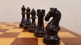 Разгром в дебюте. Конь, слон, ладья, ферзь и король попадают в шахматную ловушку.