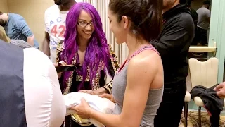 What gift did Bayley give Sasha Banks before WrestleMania?