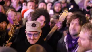 Bono & Glen Hansard - Heyday (Busking on Grafton St Christmas Eve)