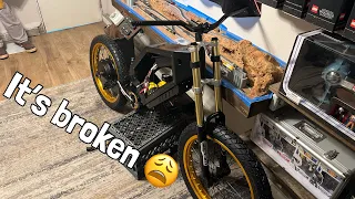 What’s going on with this guys enduro ebike build?(72v 12000 watt ebike venture’s.