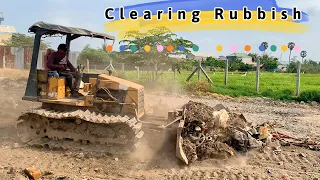 Clearing rubbish, so much dusty smoke, poor to dozer’s driver