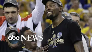 Warriors MVP celebrates NBA championship win with his mom on the court