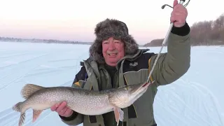Алымка Декабрь 2022 года. Рыбалка на реке Иртыш. Рыболовно-охотничья база Алымка.