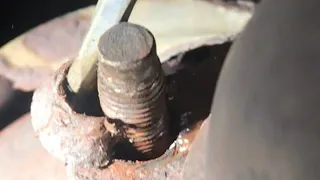 removing the WORST rusty nuts, bolts (sharp chisel)