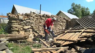 Вот и разобрали сарай,  будни в деревне.