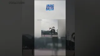 10, patay sa banggaan ng dalawang helicopter sa Malaysia! #shorts | Unang Balita