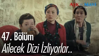 Ailecek dizi izliyorlar.. - Aşk ve Mavi 47. Bölüm