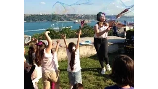 BUBBLE SHOW