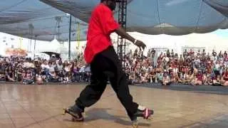 Amazing Roller Skater Pulls Off an Incredible Performance