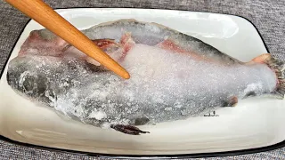 不管解冻什么鱼，切记别用水泡，饭店大厨教我一招，比活鱼都新鲜