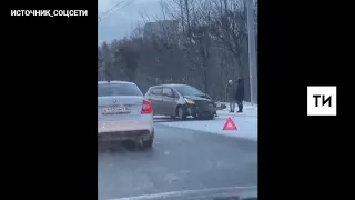 При столкновении легковушки и грузовика в Казани пострадала женщина-водитель