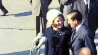 Beatrix en Claus terug van huwelijksreis (1966)