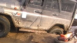 UAZ 4x4 vs Lada Niva Off road Extreme Action on Russian roads