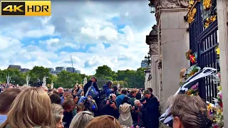 In memory of The Queen 👑 Walking around Buckingham Palace [4K HDR]