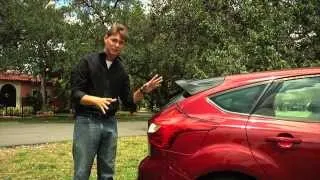 2013 Ford Focus SE Review by Voxel Group - Garage TV