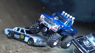 1 /64 Dynamic Diorama - Cars Truck and Police Chase - Crash Compilation Slow Motion 1000 fps #0