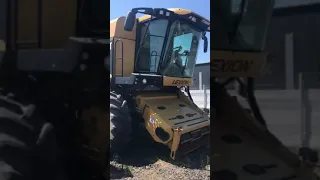 Cat Lexion 590 R combine harvester