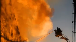 Großbrand Industrie Hallen in Neustaßfurt    Aus der Arbeit der Hecklinger Feuerwehren