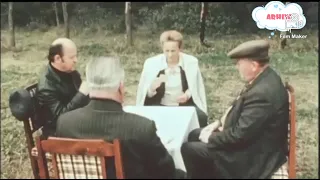 Elena Ceaușescu joacă cărți, Nicolae Ceaușescu - la vânătoare de fazani. Imagini de arhivă.