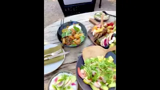 Ellen and Portia had meal in the garden on Thursday night 🥂🍽