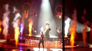 Britney Spears - Intro/Circus/Piece Of Me (The Circus Tour live in Paris 5 july 2009)