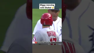 Miguel Cabrera messes with Shohei Ohtani at 1st base 🤣