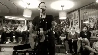 Dave Hause   Resolutions live Ramonesmuseum Berlin