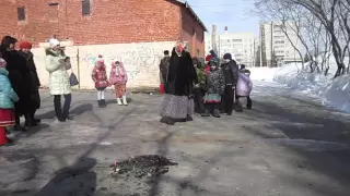 Дети прыгали через костер в Бердске
