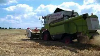 Claas Dominator 106 and Claas Medion 330 - Wheat Harvest 2010