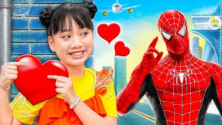 ¿Y Si Babydoll Se Enamorara De Un Superhéroe? | Spiderman En La Vida Real!