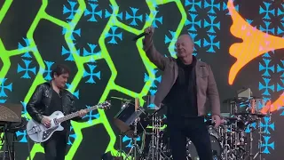 Simple Minds perform “Don’t You (Forget About Me)” (Live at The Cruel World Festival / 5-11-24)