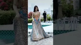 Ju jingyi Red Carpet walking style and look is awesome look like Disney princess #jujingyi #typagirl