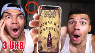 BENUTZE NIEMALS DIE OUIJA BOARD APP UM 3 UHR NACHTS !!! (FRAU RUFT AN) | Kelvin und Marvin