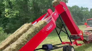 Bailing hay with 10 bale kuhns accumulator