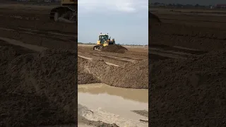 Shantui bulldozers dh17c2 pushing sand for cutting level.