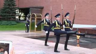 Changing of the guard at the Kremlin (HD)