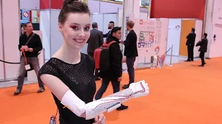 Производителя бионической руки наградили миллионом долларов в ОАЭ (новости)