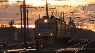 Электропоезд ЭР2Т-7117/7115 на ст. Саласпилс / ER2T-7117/7115 EMU at Salaspils station