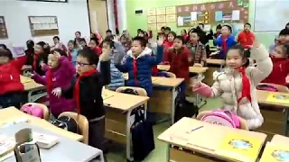 Baby Shark Dance  Chinese KIDS  Sing and Dance!