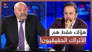 في دقيقتين فقط... قام هذا الرجل بنسف العنصرية والعنصريين من رأسهم حتى أسفل أقدامهم!